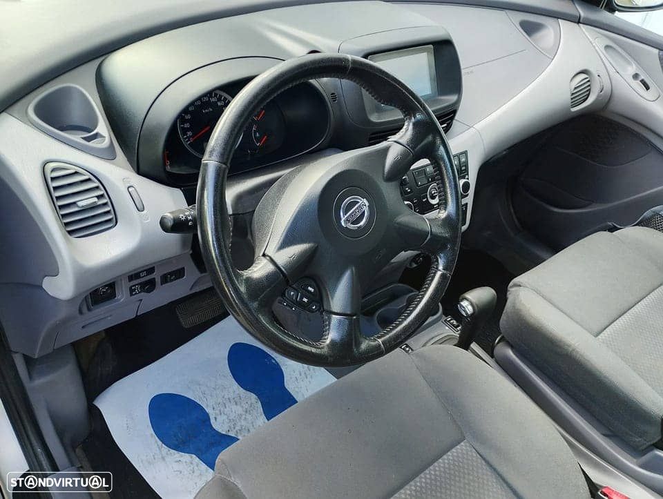 Nissan Almera Tino - 5