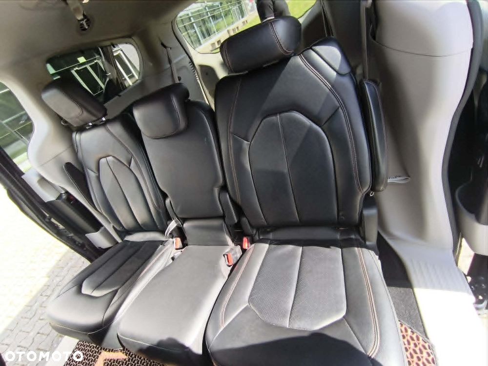 Chrysler Pacifica - 14