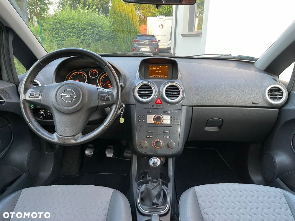 Opel Corsa 1.4 16V Cosmo - 9