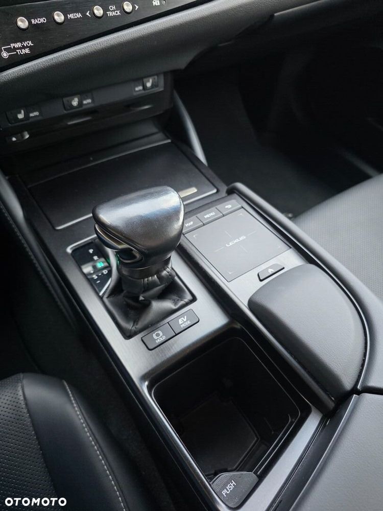 Lexus ES 300h Business Edition - 17
