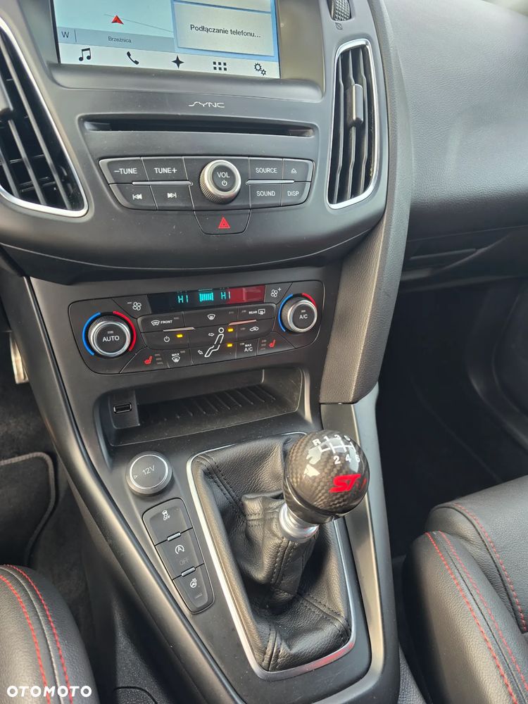 Ford Focus 2.0 EcoBoost ST mit Leder-Exclusiv-Paket - 19