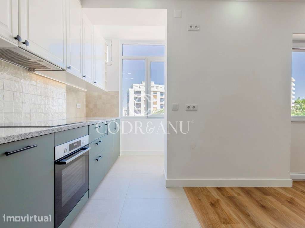 Apartamento T3 Totalmente Remodelado | Zona Privilegiada de Setúbal - Grande imagem: 5/26