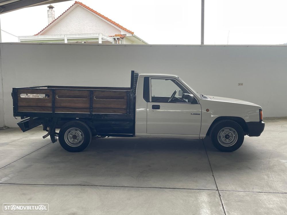 Mitsubishi L200 2.5D c/Direção Assistida - 5