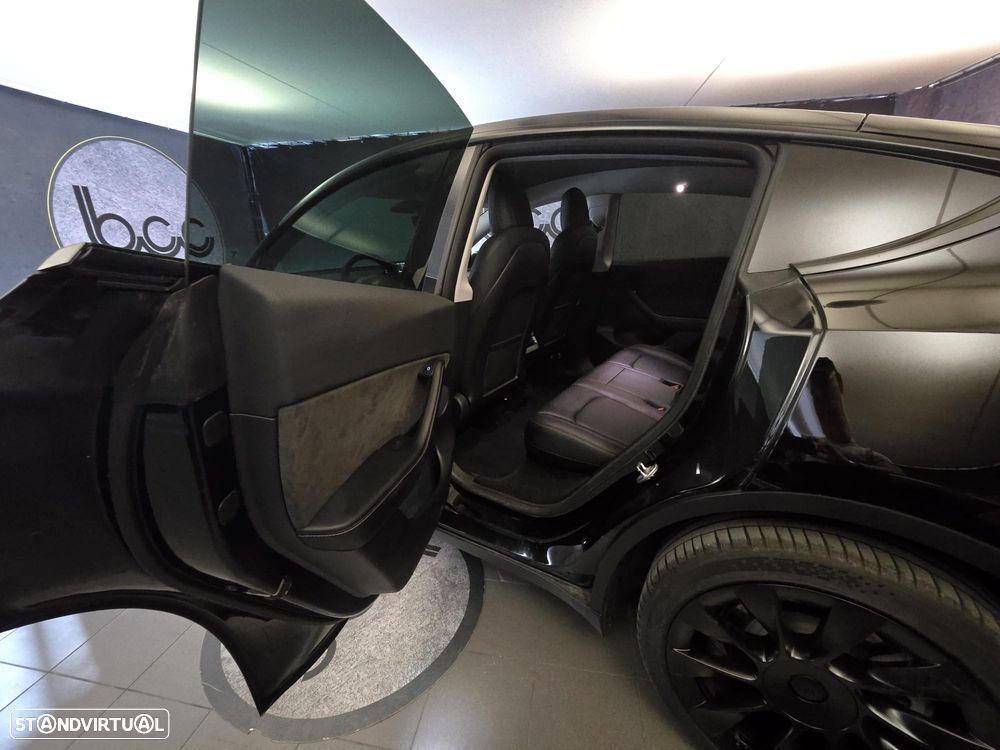 Tesla Model Y Long Range Dual Motor AWD - 6