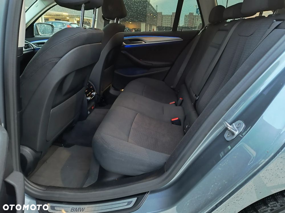 BMW Seria 5 520d xDrive - 23