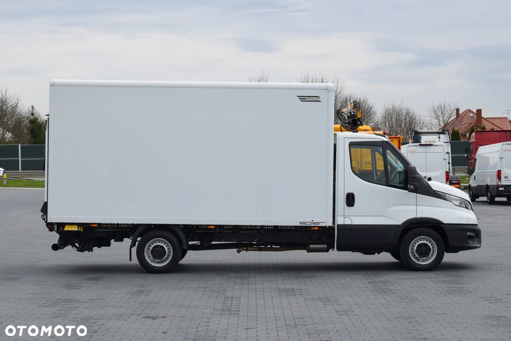 Iveco DAILY 35S14 / 2.3 - 140 KM / AUTIOMAT HI-MATIC / 3 OSOBY / DO 3,5 TONY / KONTENER / DOSTAWCZE / WINDA PALFINGER / KLIMA / TEMPOMAT / 2022 / SERWISOWANY / SPROWADZONY Z NIEMIEC - 4