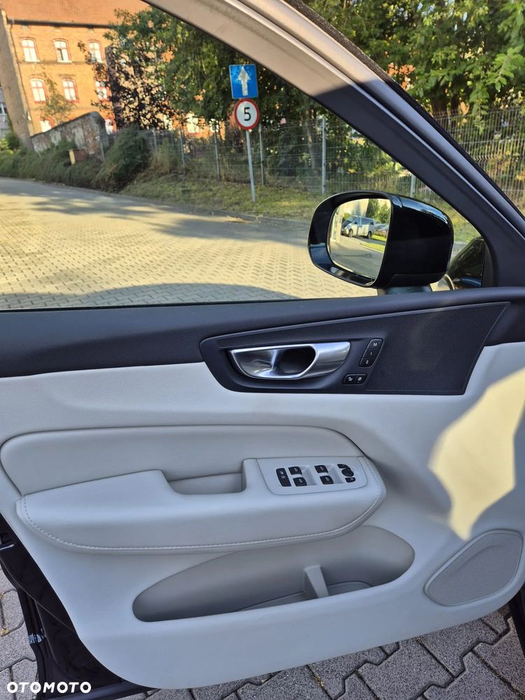 Volvo XC 60 B4 B Plus Dark - 14