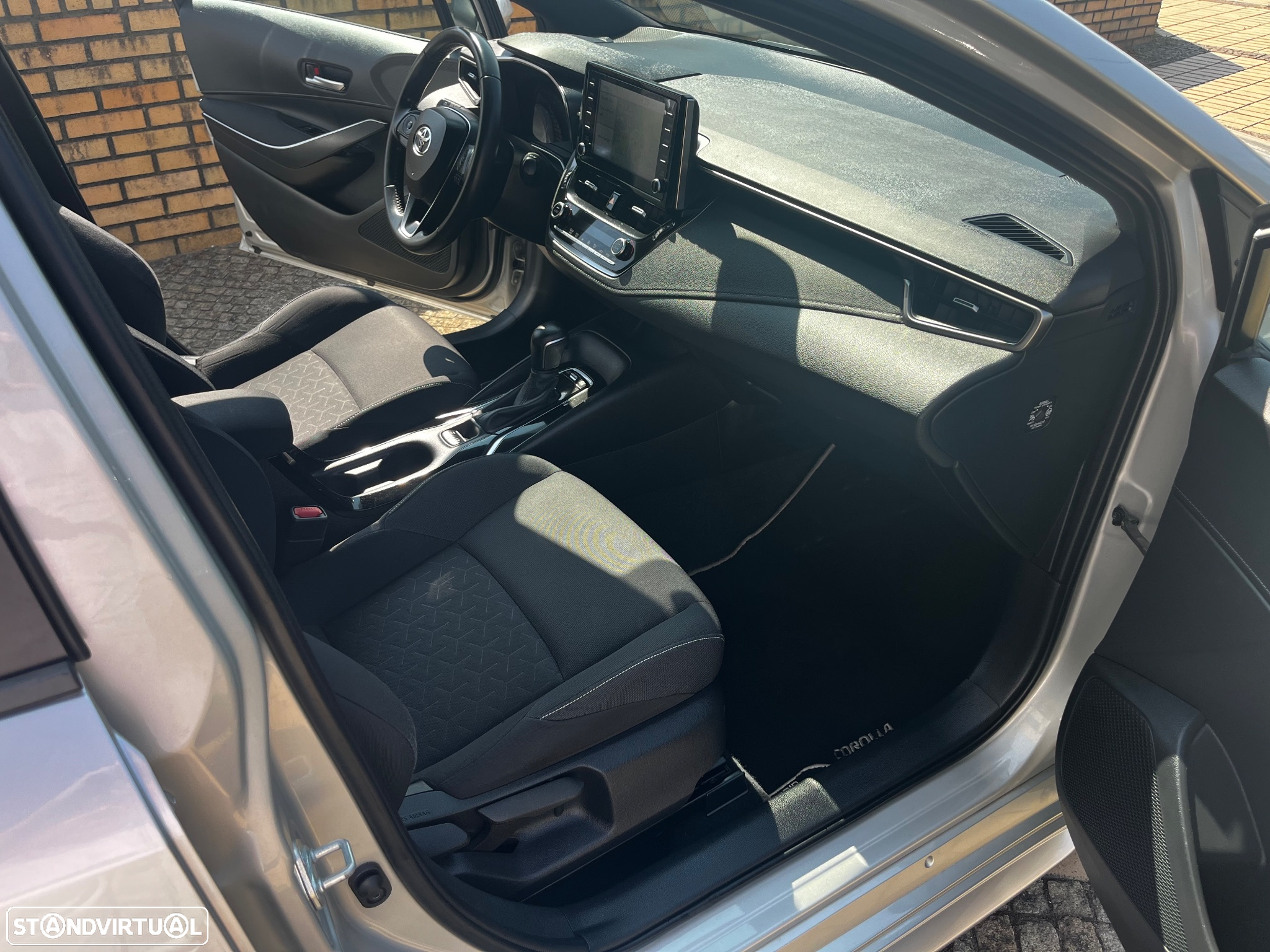 Toyota Corolla Touring Sports 1.8 Hybrid Comfort+P.Sport - 29