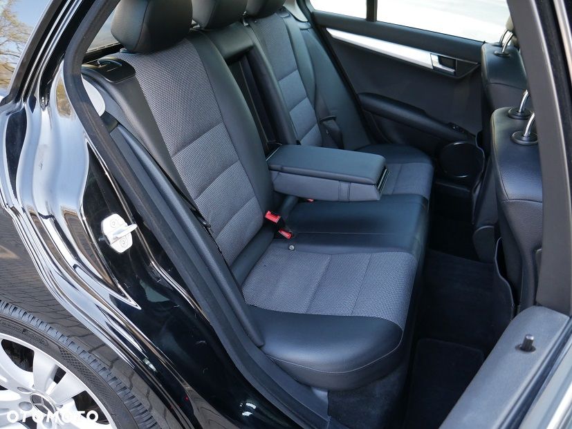 Mercedes-Benz Klasa C 200 Avantgarde Edition - 29