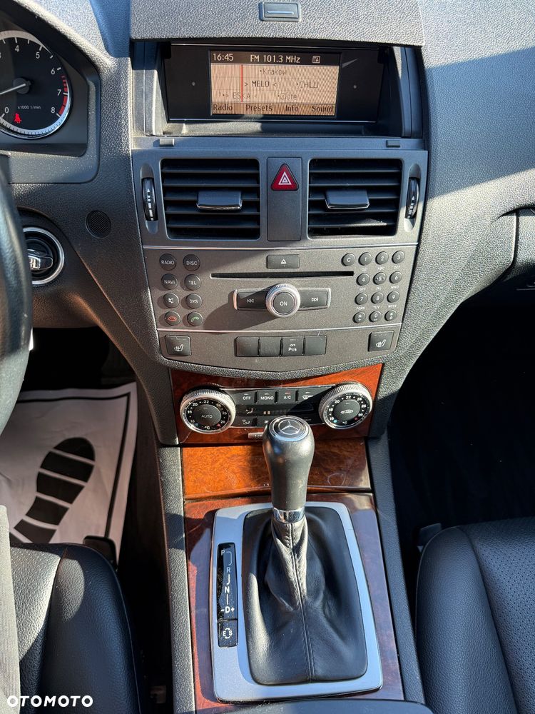 Mercedes-Benz Klasa C 180 CGI Automatik BlueEFFICIENCY Elegance - 24