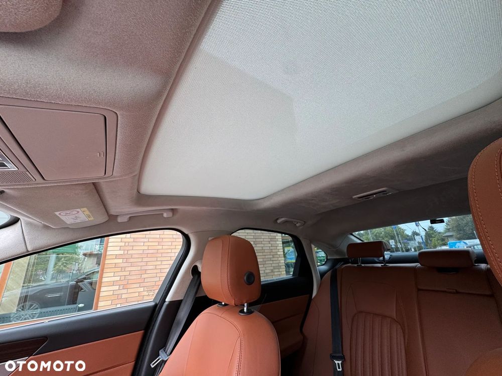 Jaguar XF 25t Portfolio - 25