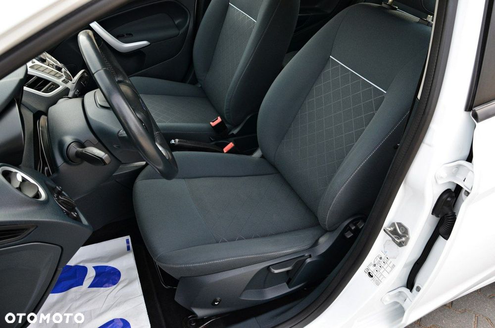 Ford Fiesta 1.25 Silver X Plus 2 EU6 - 30