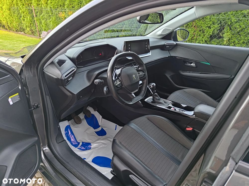 Peugeot 208 - 12