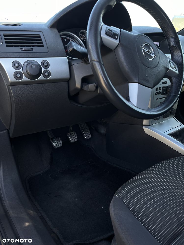 Opel Astra 1.6 Sport - 21
