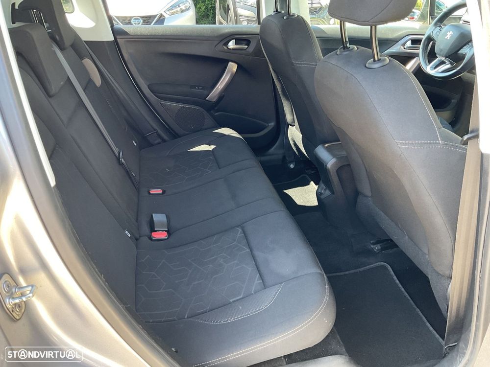Peugeot 2008 1.2 PureTech Style - 34