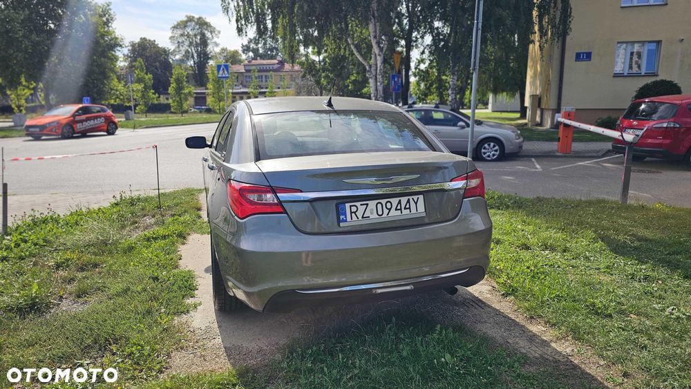 Chrysler 200 - 4