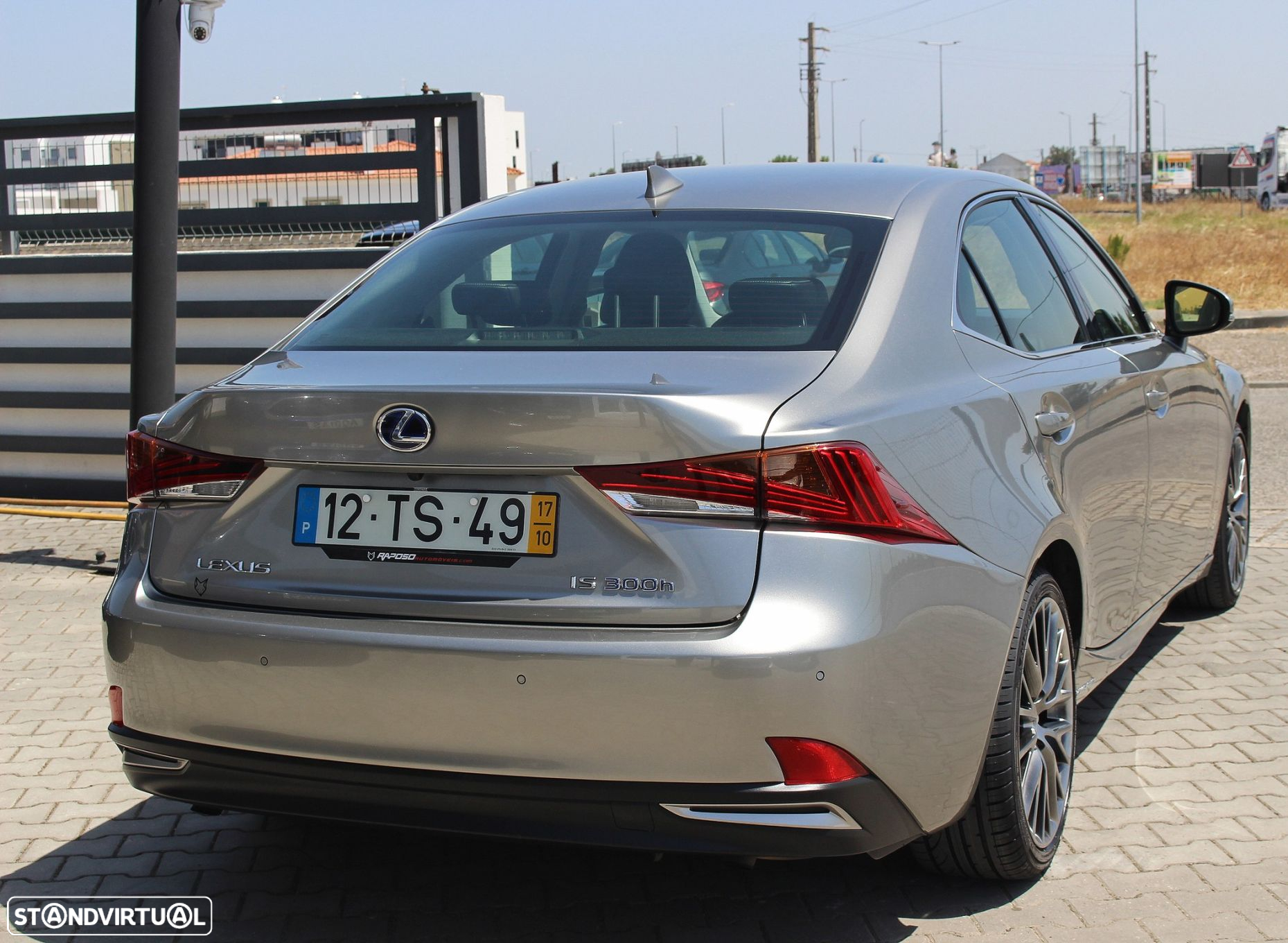 Lexus IS 300H Luxury - 19