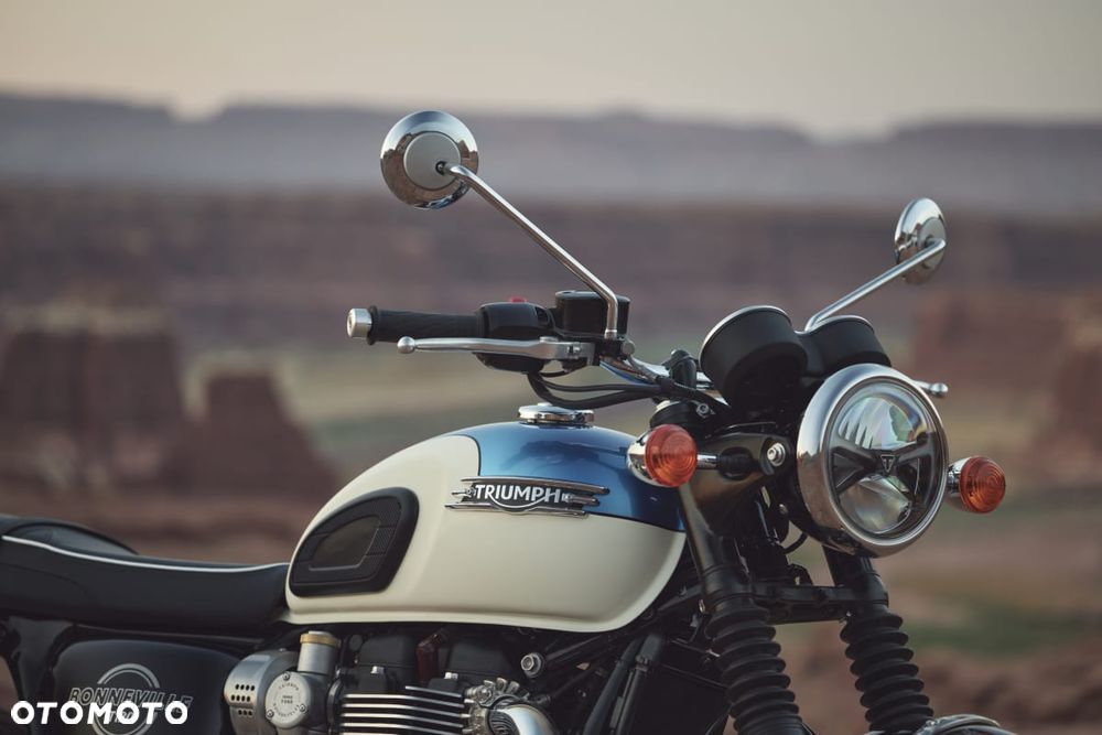 Triumph Bonneville - 2
