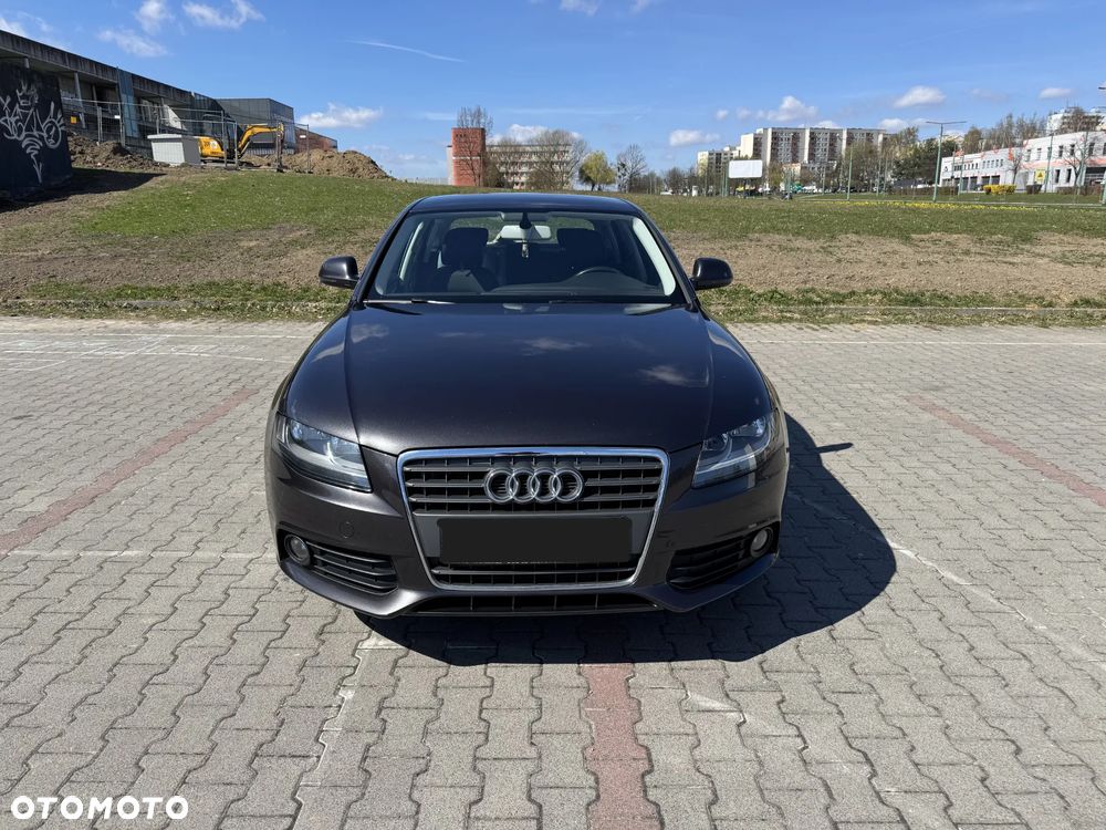 Audi A4 Limousine - 1