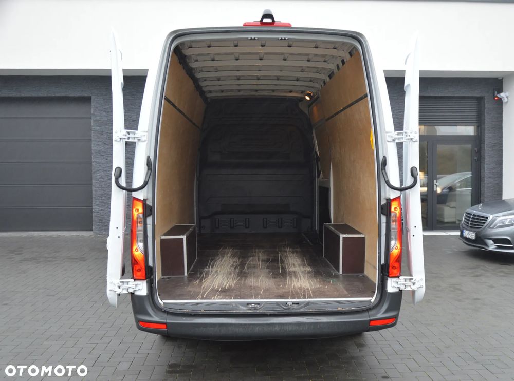 Mercedes-Benz Sprinter - 20