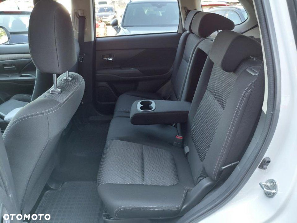 Mitsubishi Outlander - 14