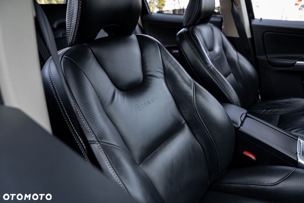 Volvo XC 60 D4 AWD Geartronic RDesign - 26