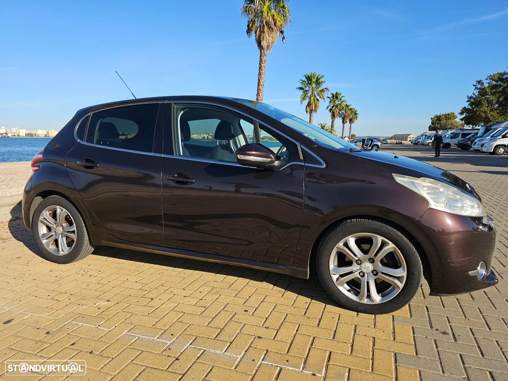Peugeot 208 1.6 e-HDi Allure - 9