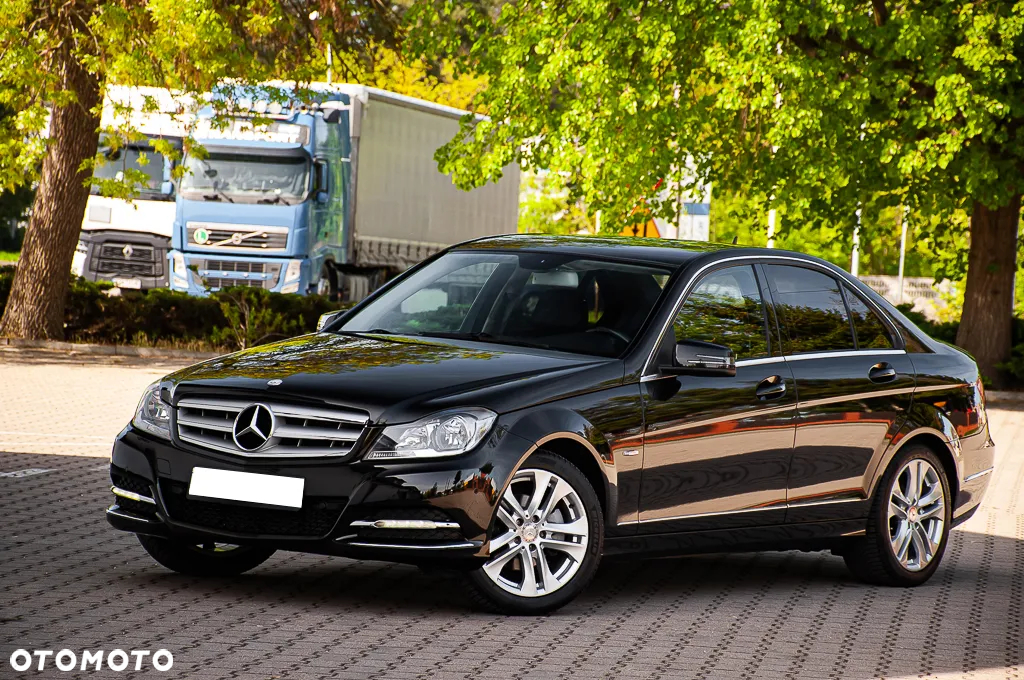 Mercedes-Benz Klasa C 180 T BlueEFFICIENCY Avantgarde - 3
