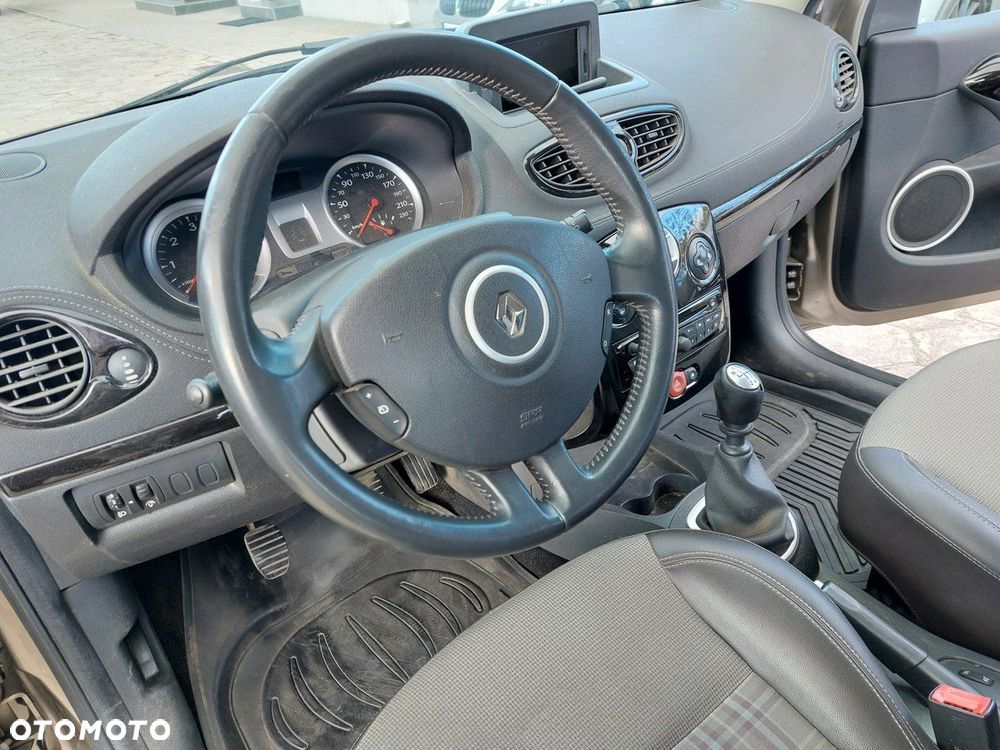 Renault Clio - 11