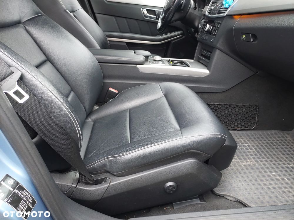 Mercedes-Benz Klasa E 350 CDI DPF 4Matic BlueEFFICIENCY 7G-TRONIC - 26