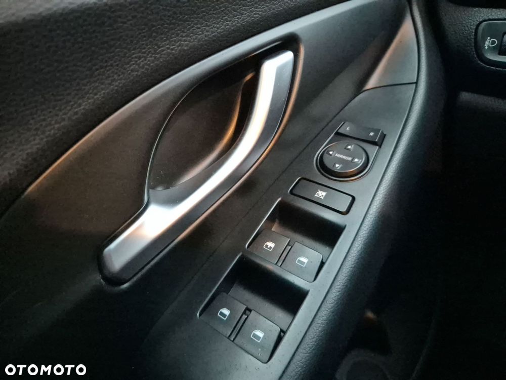 Hyundai i30 1.6 D Classic + - 17