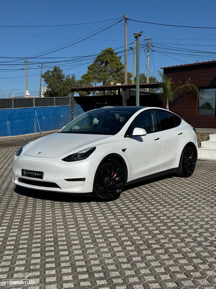 Tesla Model Y Performance Dual Motor AWD - 11