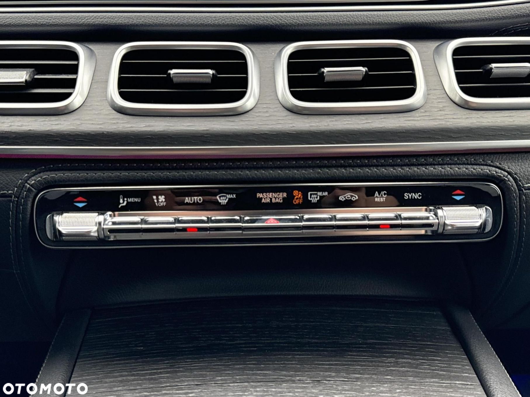 Mercedes-Benz GLS - 26
