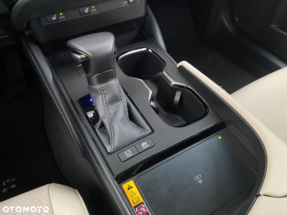 Lexus ES 300h Business Edition - 22