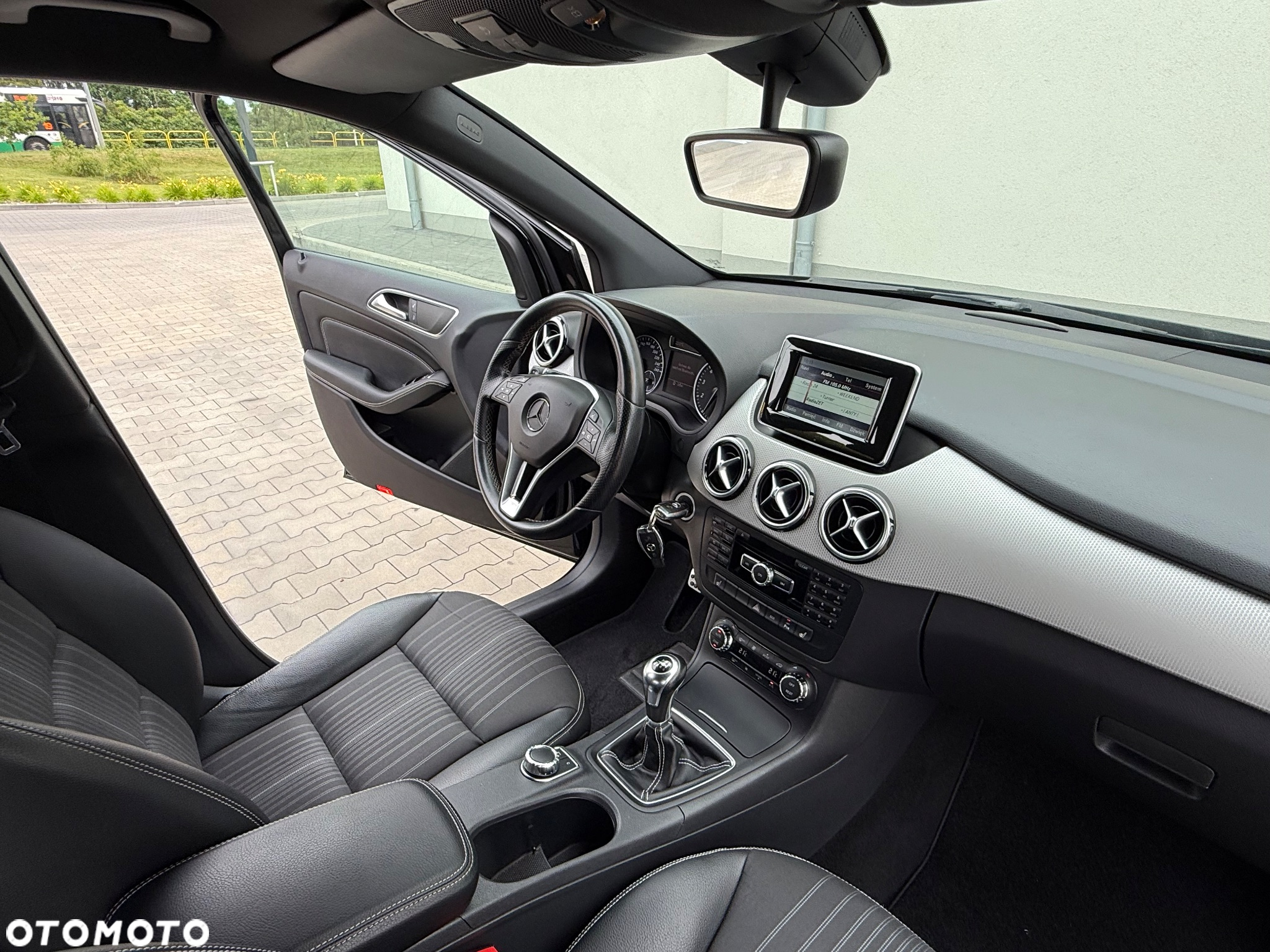 Mercedes-Benz Klasa B 180 UrbanStyle Edition - 29