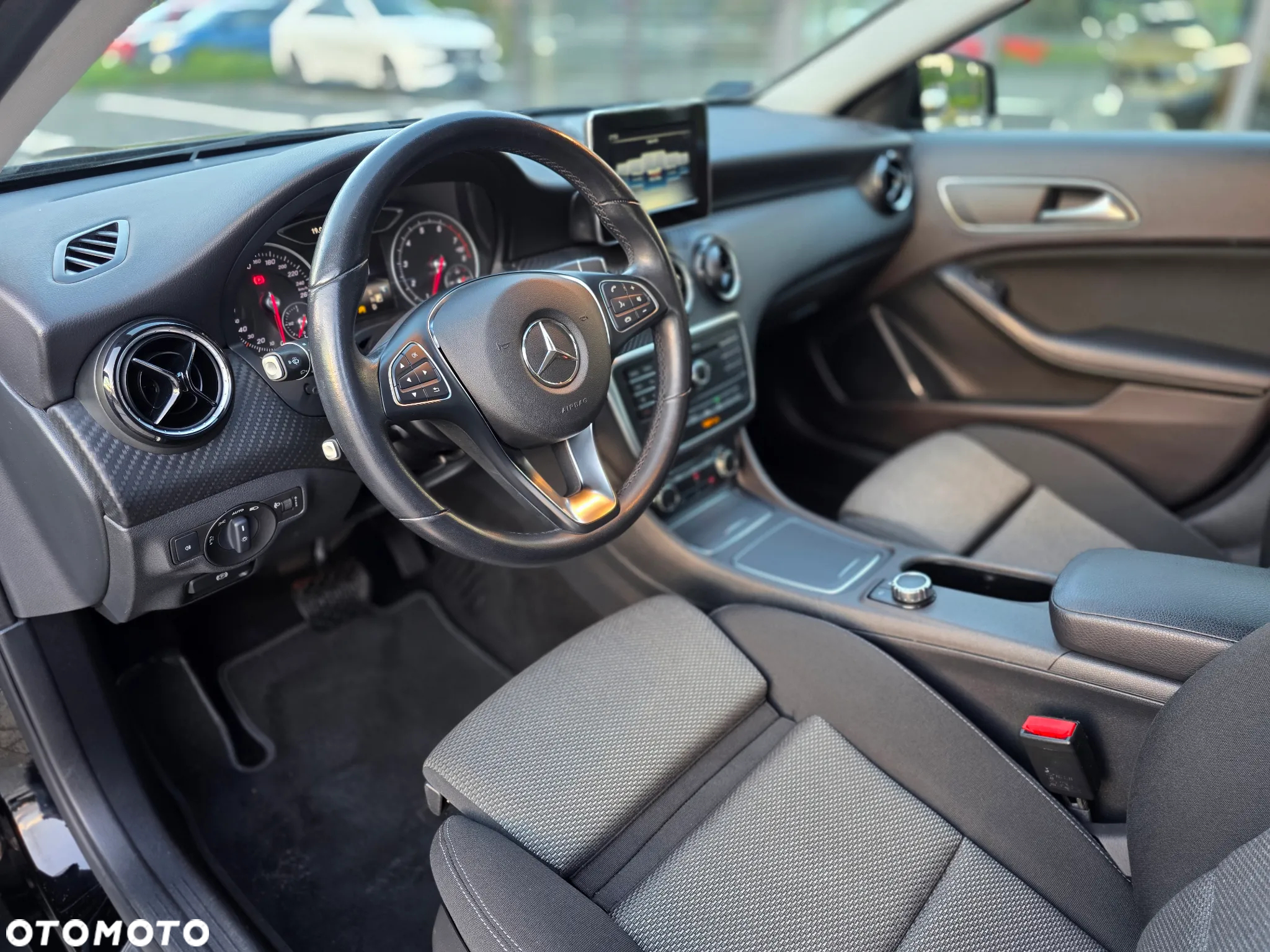 Mercedes-Benz GLA 180 7G-DCT Style - 12