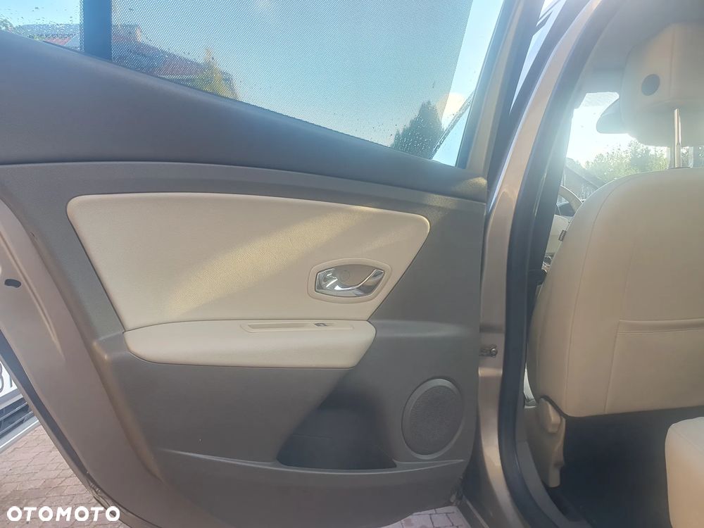 Renault Fluence 1.6 16V Privilege - 11