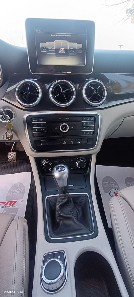 Mercedes-Benz CLA 180 d Shooting Brake - 10