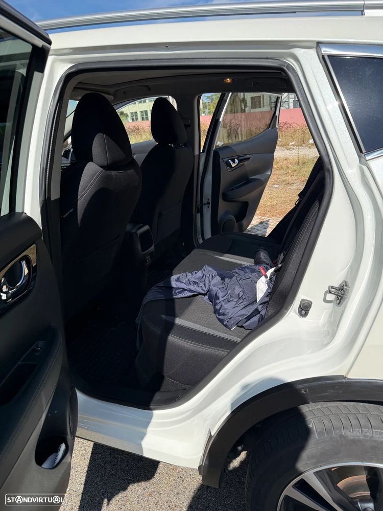 Nissan Qashqai 1.5 dCi N-Connecta J18 - 11