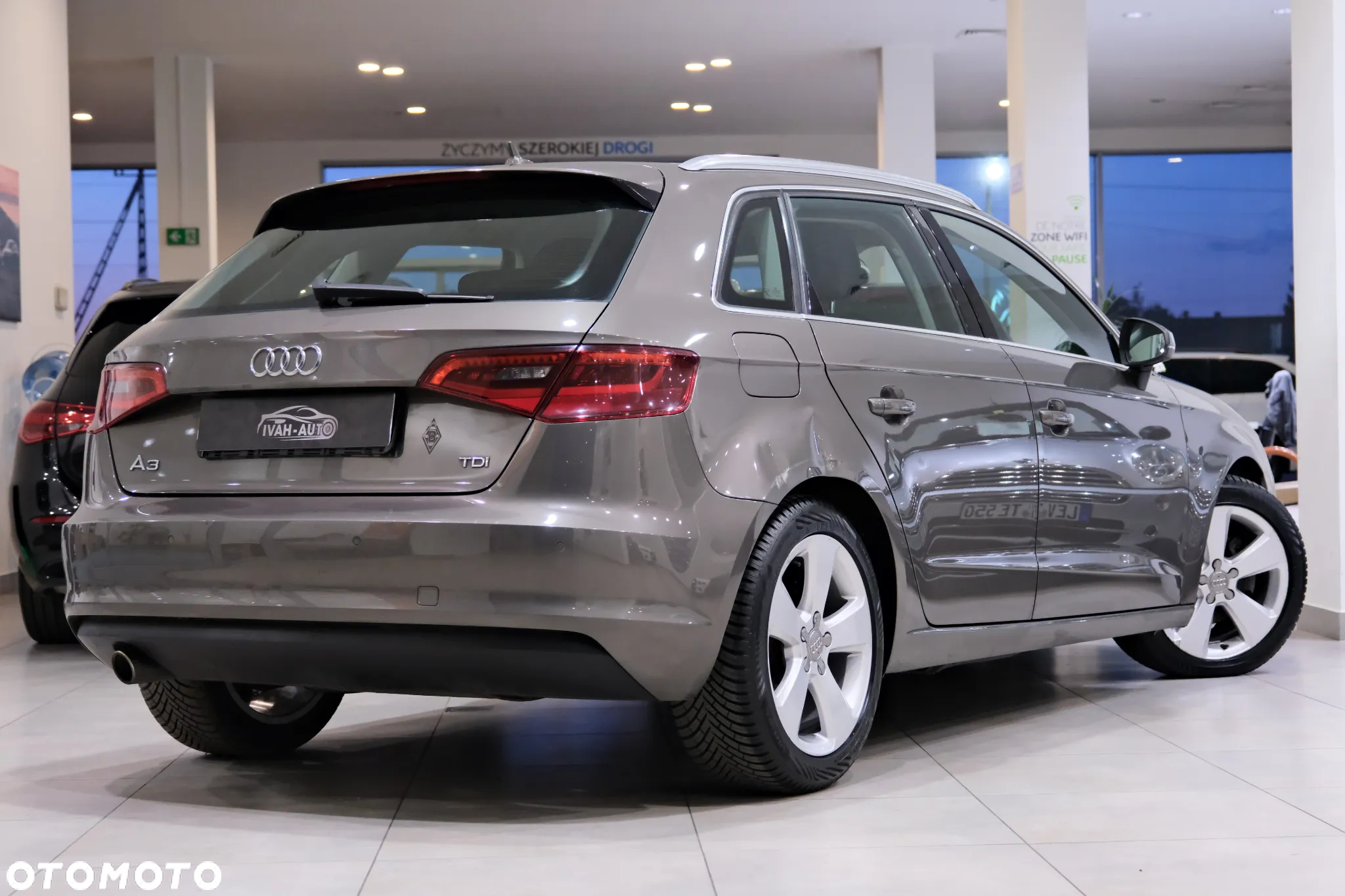 Audi A3 1.6 TDI Sportback S tronic Ambiente - 11