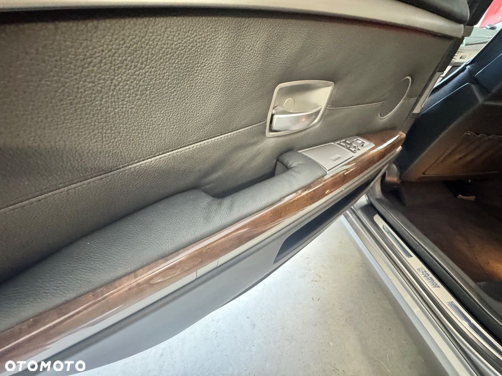 BMW Seria 7 750Li - 27