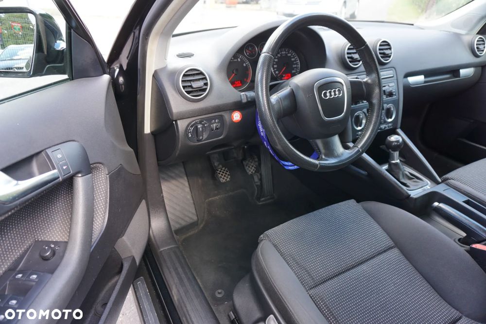 Audi A3 Sportback 1.6 FSI Ambiente - 6