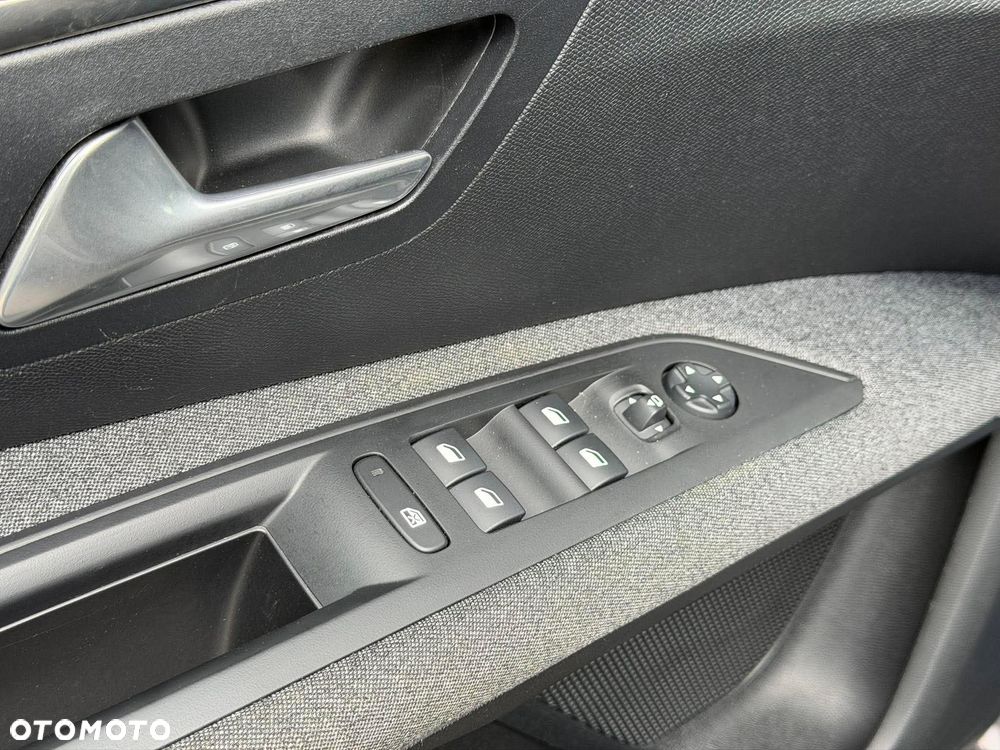 Peugeot 3008 1.5 BlueHDi Allure S&S EAT8 - 26