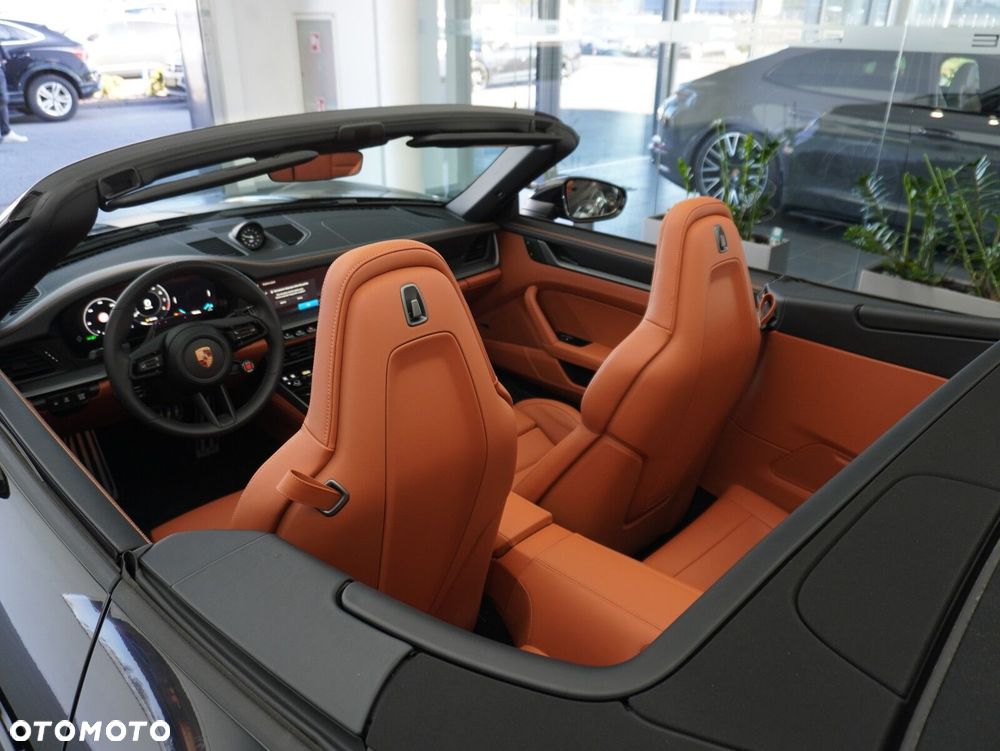 Porsche 911 Carrera - 31
