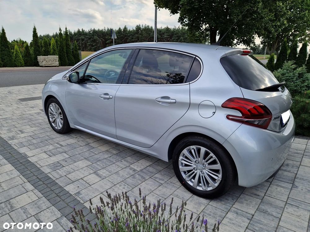 Peugeot 208 - 16
