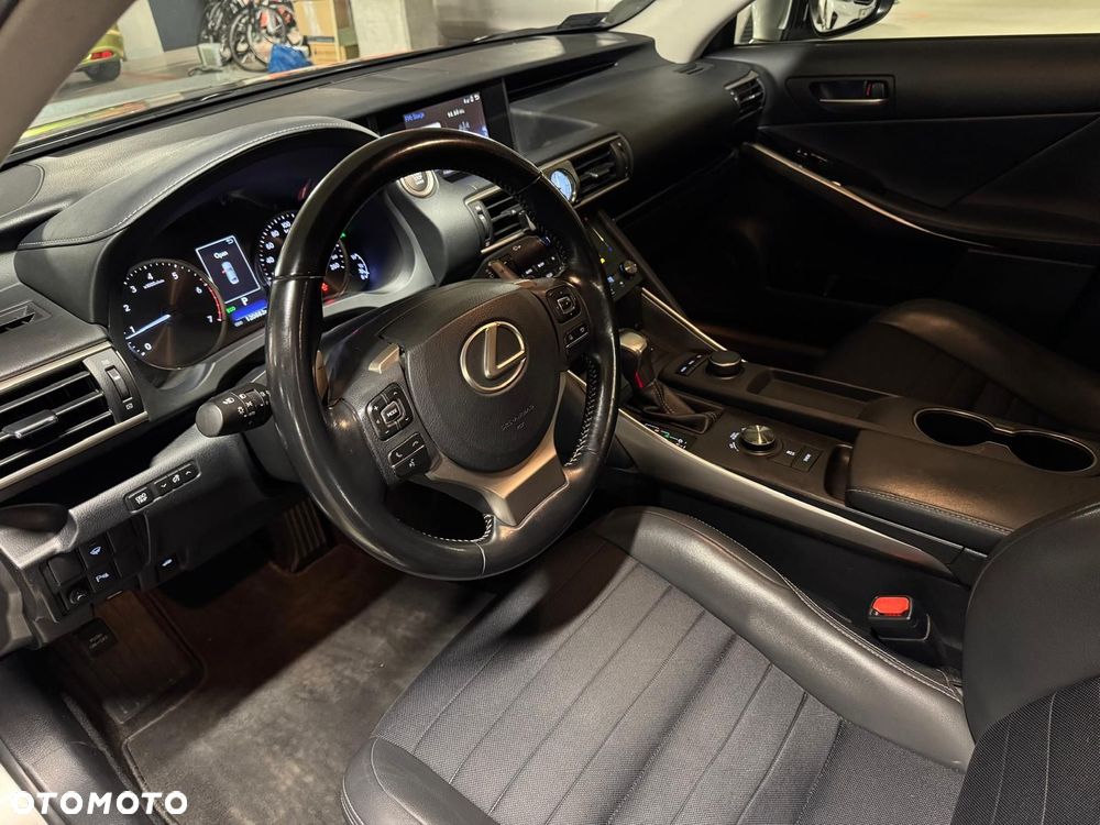 Lexus IS 200t Elegance - 8