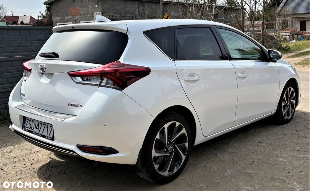 Toyota Auris 1.6 Premium - 5