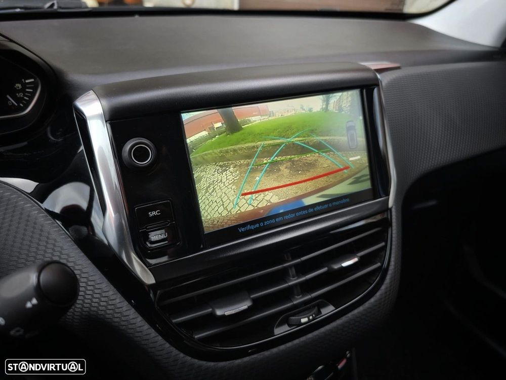 Peugeot 2008 1.2 PureTech Allure - 16