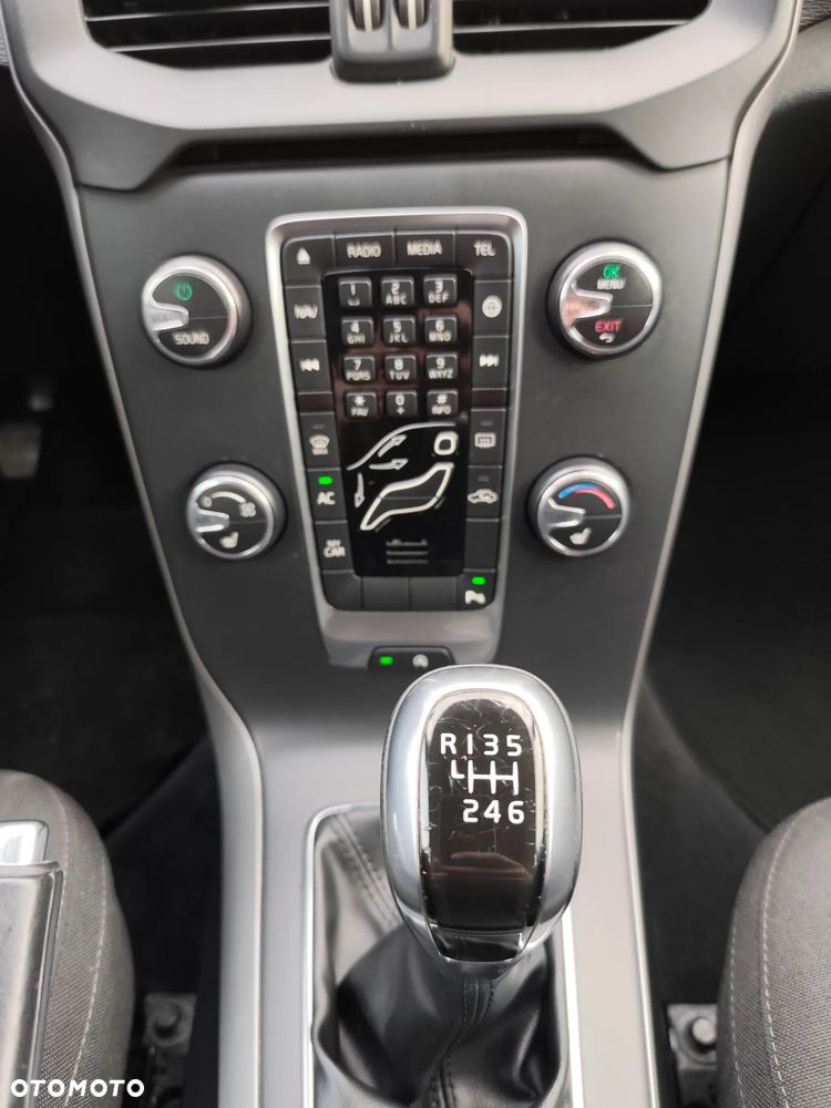 Volvo V40 - 18
