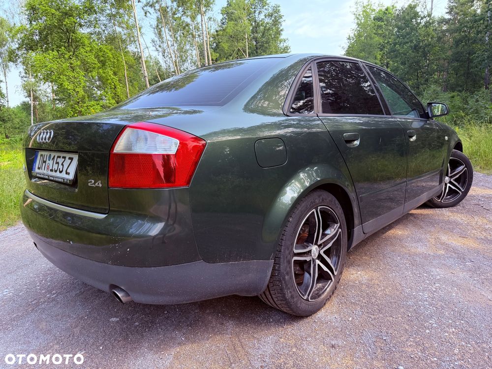 Audi A4 Limousine 2.4 - 16